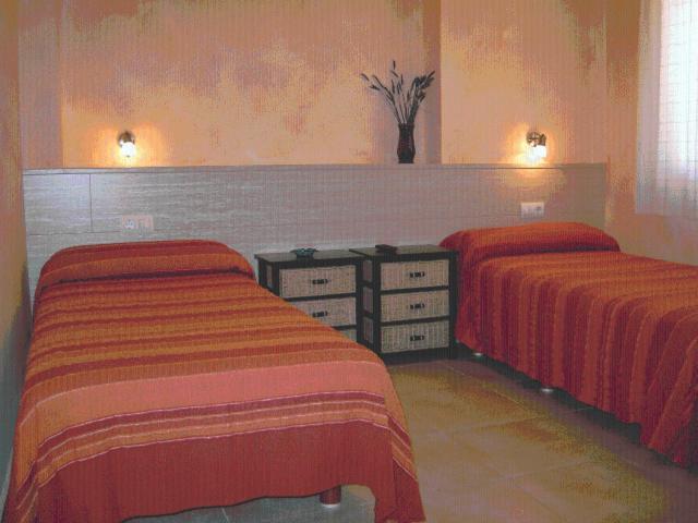 Hostal Valle Del Iregua Albelda De Iregua Exteriör bild