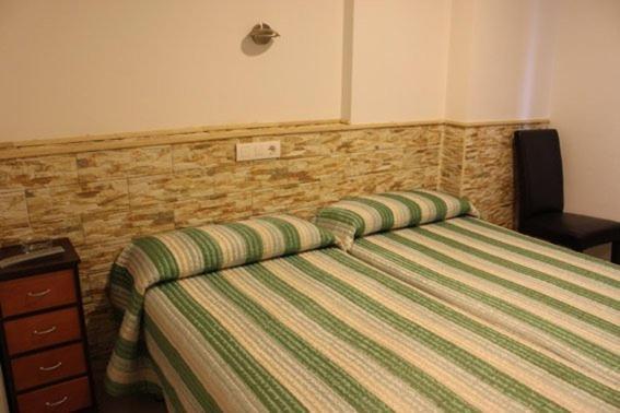 Hostal Valle Del Iregua Albelda De Iregua Exteriör bild